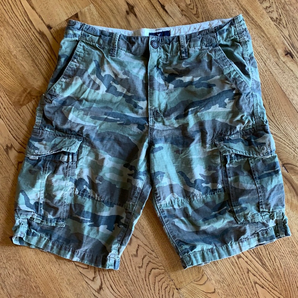 Men’s camo cargo shorts